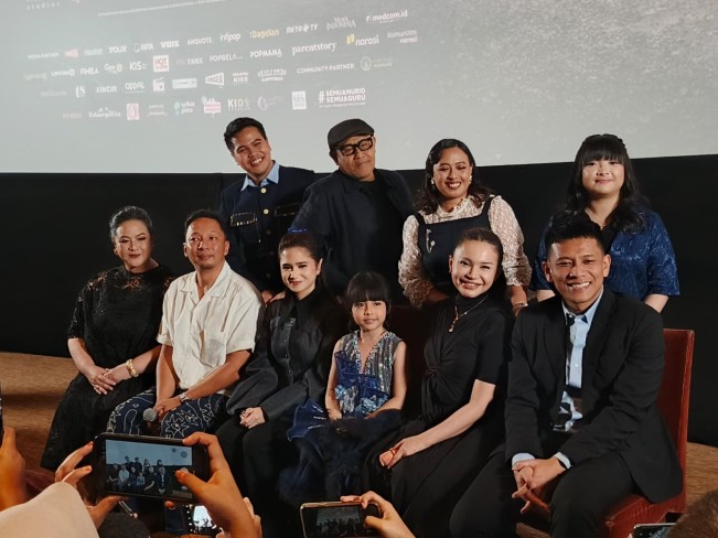 Boris Bokir bersama Rossa dan Agus Ringgo Rahman saat press conference film Panggil Aku Ayah, Rabu (30/7/2025). [FTNews]